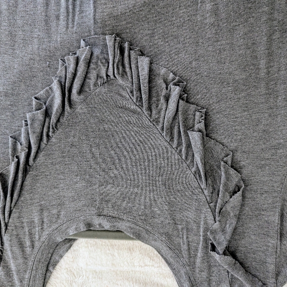 Torrid grey super soft knit frilly T-shirt size 2 - Picture 7 of 11